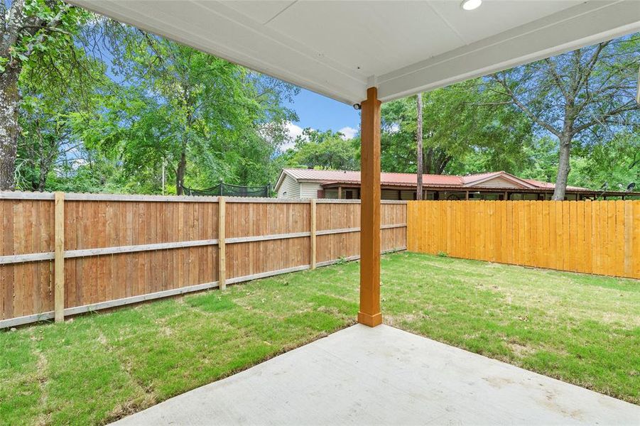 Exterior details and patio area of a home in , West Tawakoni (Image 26).