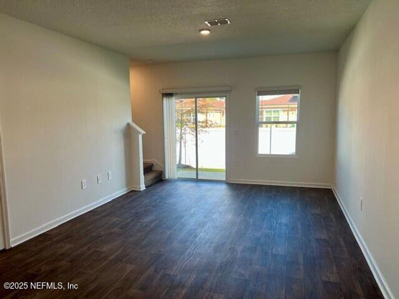 Spacious, unfurnished interior of a new home in Corsair, Middleburg (Image 19).