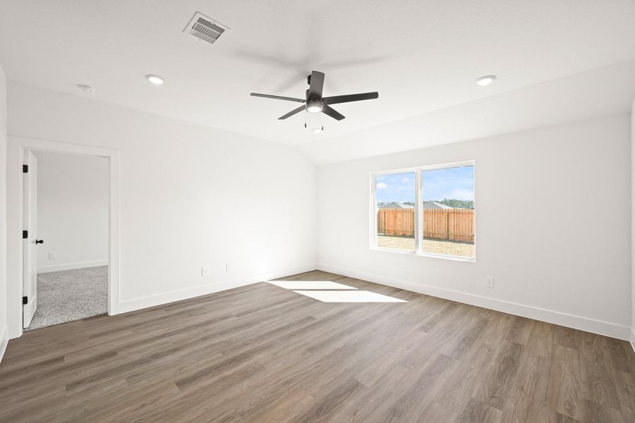 Spacious, unfurnished interior of a new home in Newport Pointe, Crosby (Image 8).