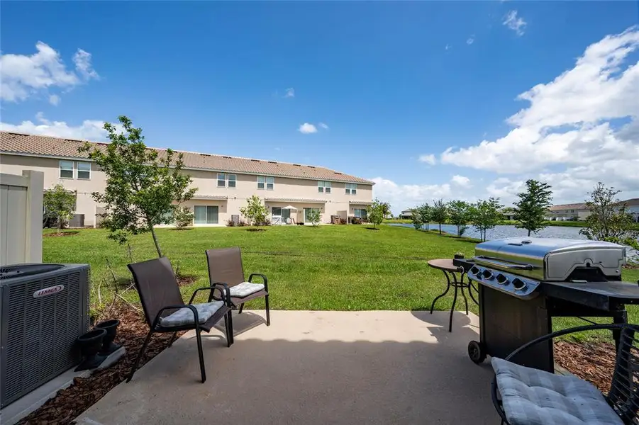 Exterior details and patio area of a home in , Kissimmee (Image 3).