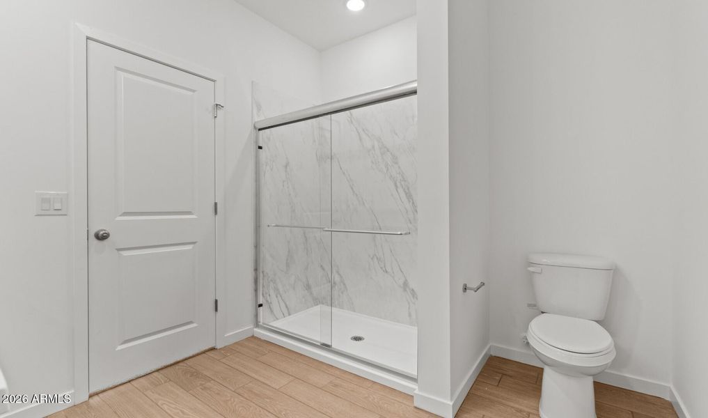 MR Lot #90 Primary Bath (4) (Large)