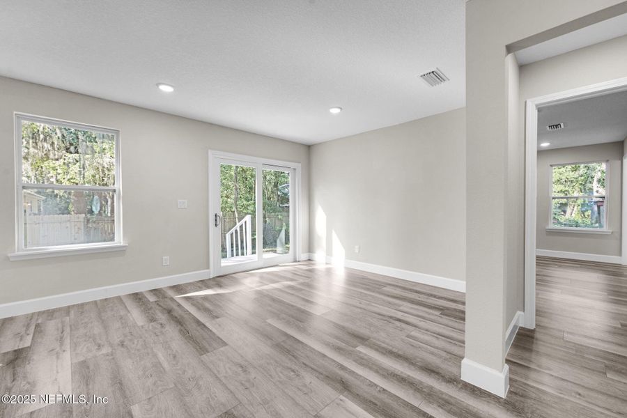 Spacious, unfurnished interior of a new home in , Jacksonville (Image 25).