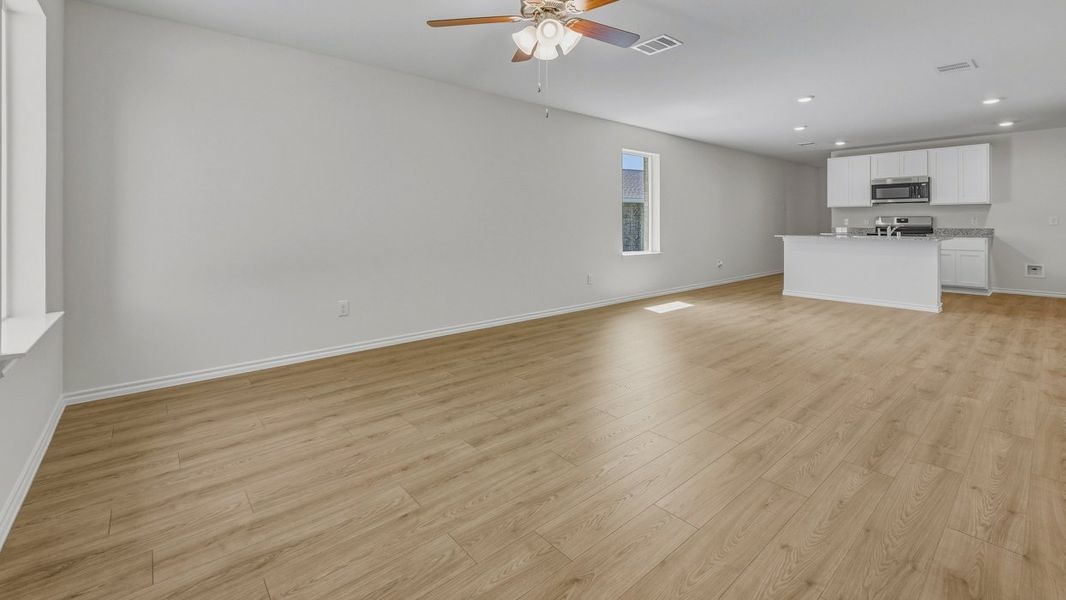Spacious, unfurnished interior of a new home in Asher Oaks, Bonham (Image 7).