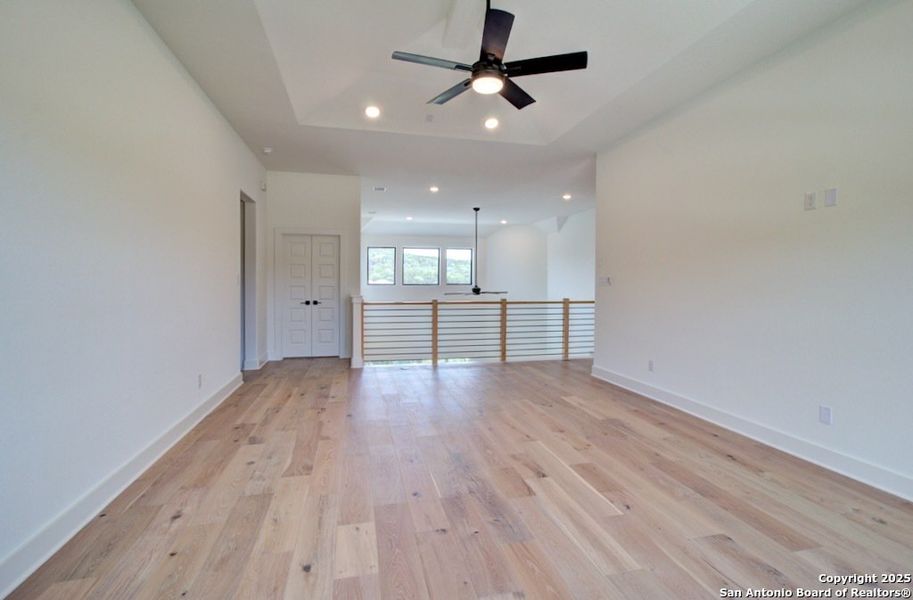 Spacious, unfurnished interior of a new home in Verandas at the Rim, San Antonio (Image 34).