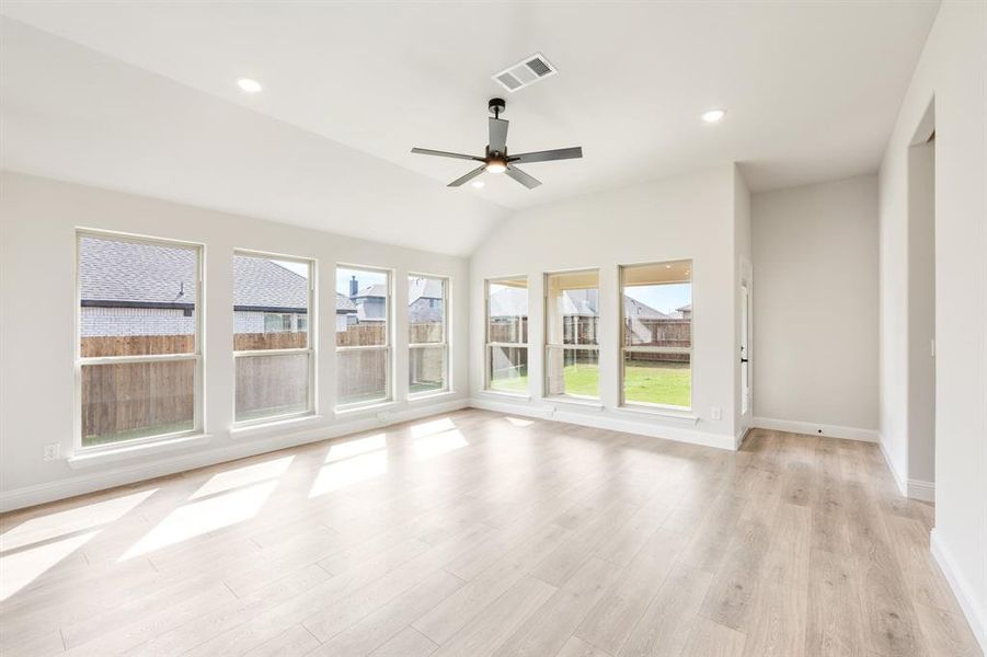 Spacious, unfurnished interior of a new home in Waverly Estates, Nevada (Image 27).