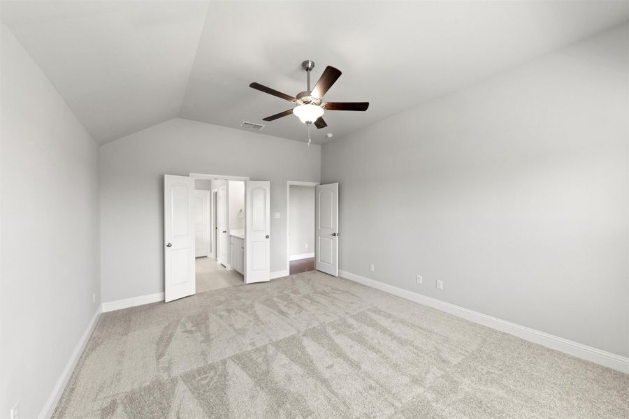 Spacious, unfurnished interior of a new home in Keeneland, Aubrey (Image 24).