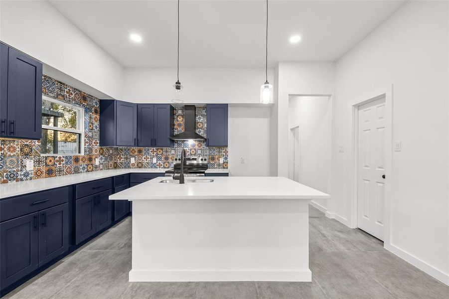 Furnished interior view inside a new home in , Dallas (Image 7).