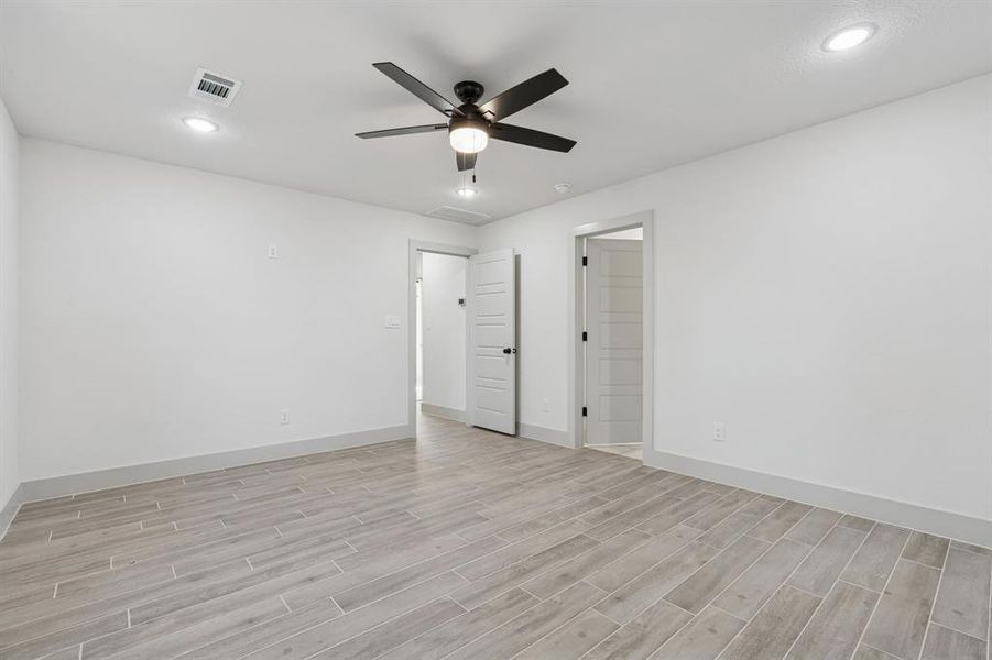 Spacious, unfurnished interior of a new home in , Granbury (Image 27). Spacious, unfurnished interior of a new home in , Granbury (Image 27).