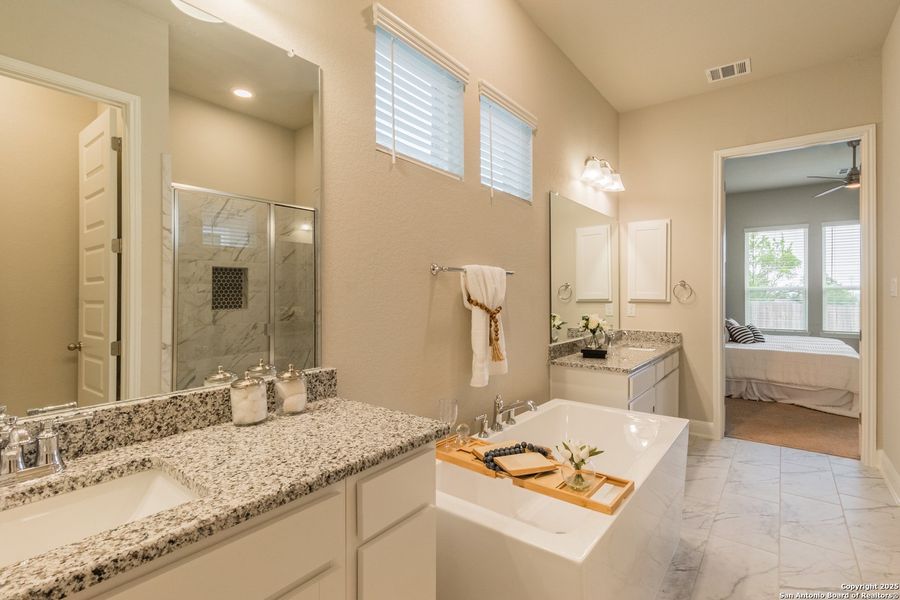 Furnished interior view inside a new home in Cibolo Crossing, Universal City (Image 17).