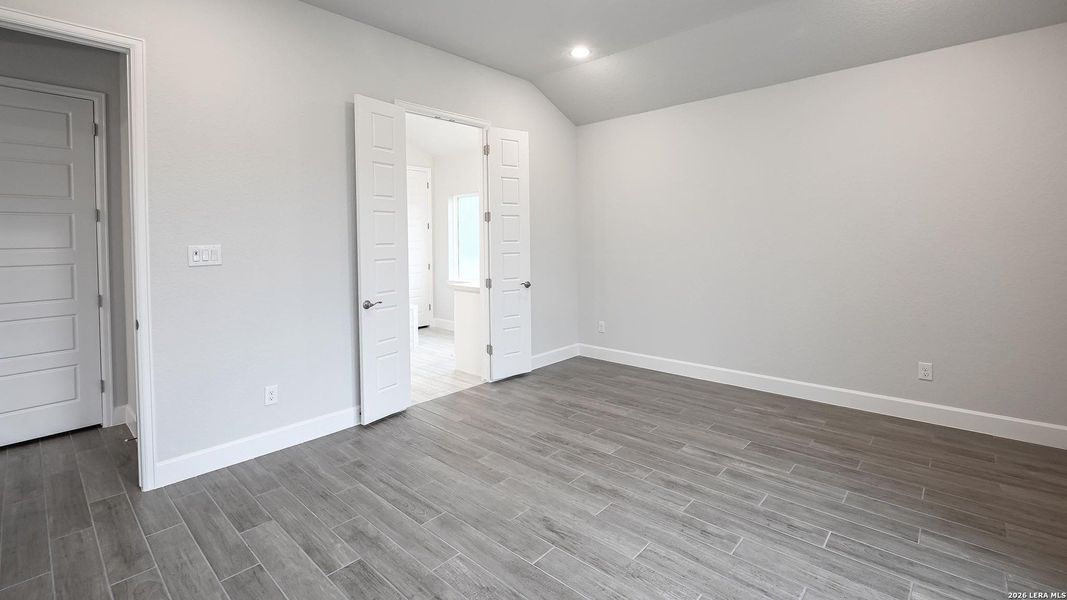 Spacious, unfurnished interior of a new home in Johnson Ranch 55', Bulverde (Image 27).