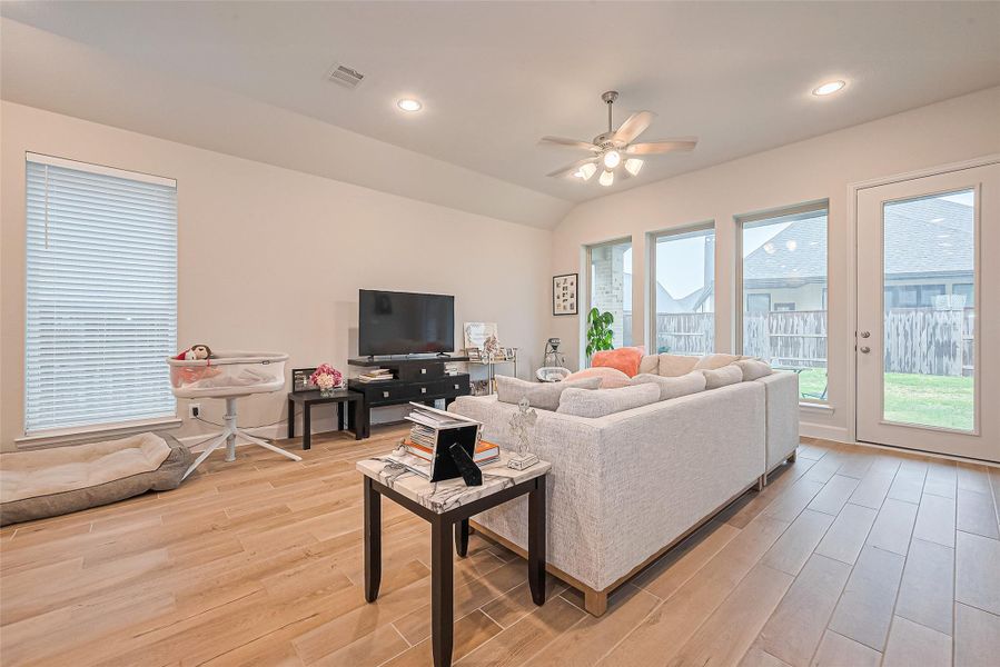 Image 40 of a home in Cane Island 50'.