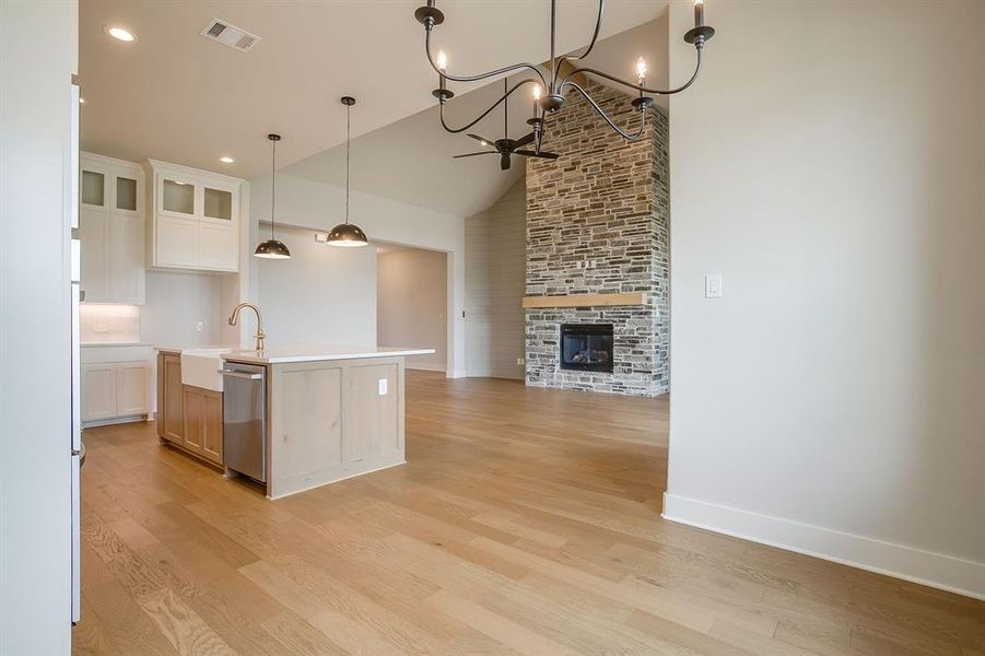 Spacious, unfurnished interior of a new home in Peaks at Lone Elm, Waxahachie (Image 22).