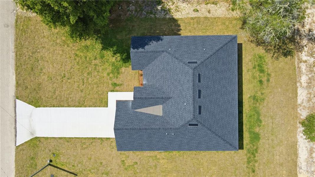 Exterior details and patio area of a home in , Dunnellon (Image 4).