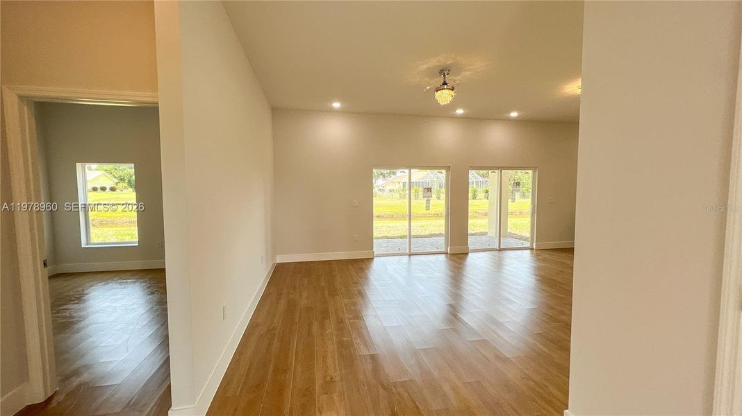 Spacious, unfurnished interior of a new home in , Sebring (Image 16).