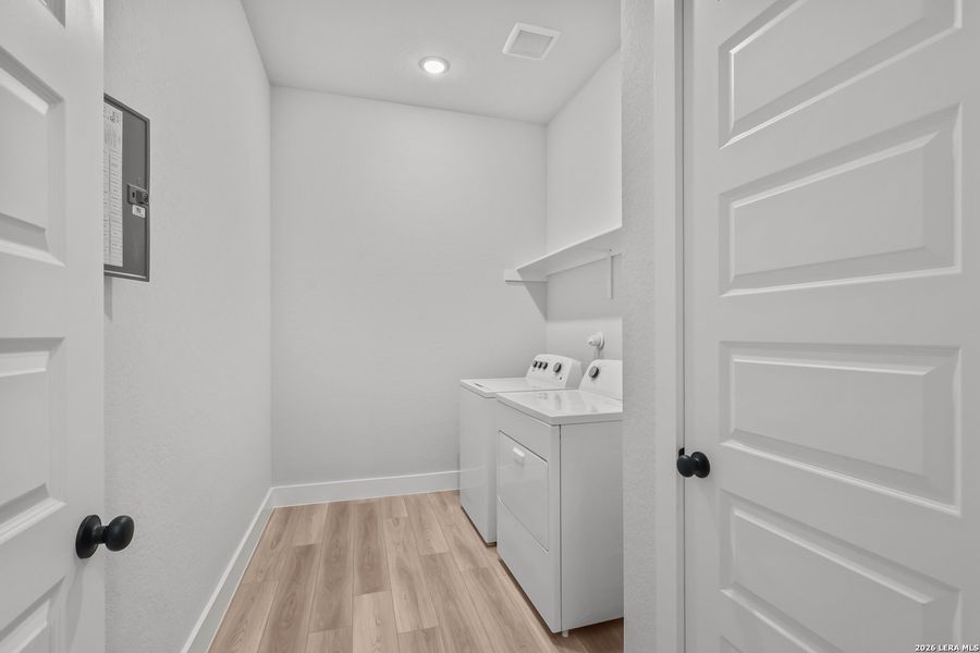 Furnished interior view inside a new home in Homestead, Schertz (Image 11).