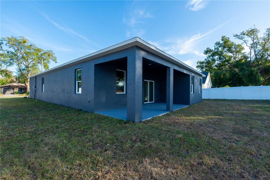 Exterior details and patio area of a home in , Tavares (Image 31).