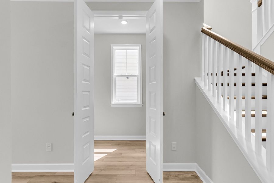 Spacious, unfurnished interior of a new home in Pineland Preserve, Summerville (Image 20).