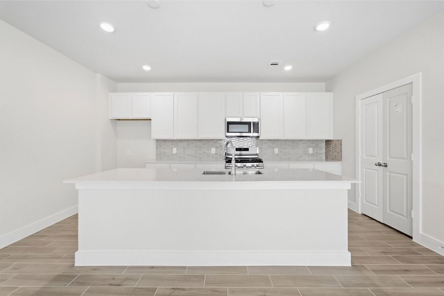 Furnished interior view inside a new home in Pecan Estates, Crosby (Image 7).