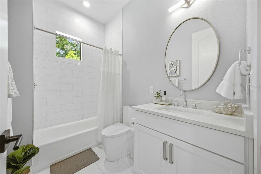 Furnished interior view inside a new home in , Tarpon Springs (Image 18).