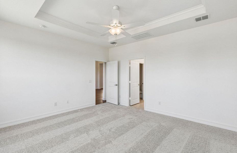 Spacious, unfurnished interior of a new home in Creekview Meadows, Pilot Point (Image 14).