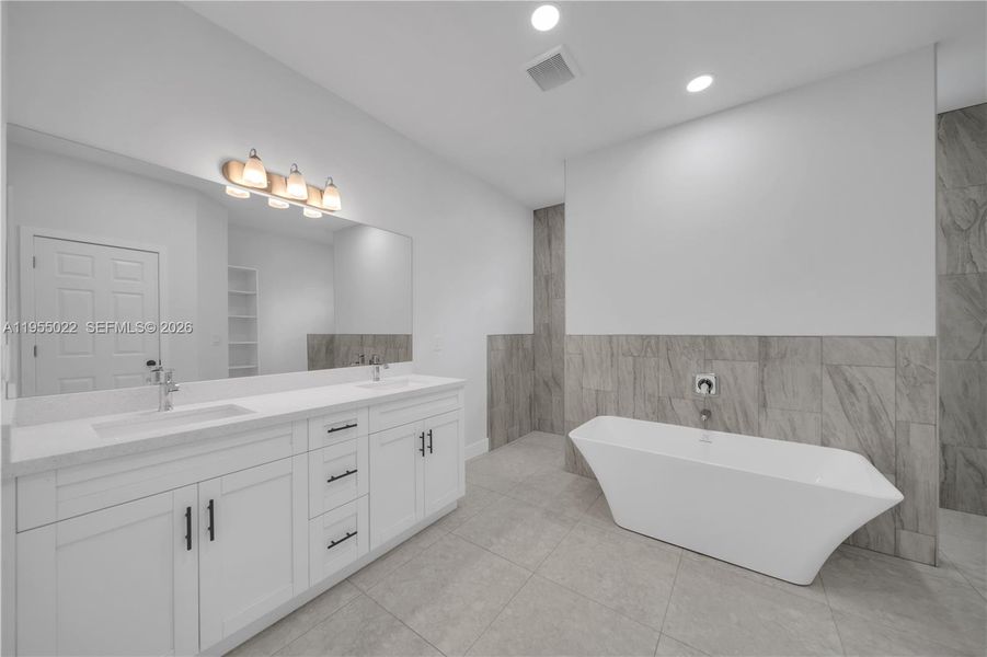 Furnished interior view inside a new home in , Lehigh Acres (Image 18).