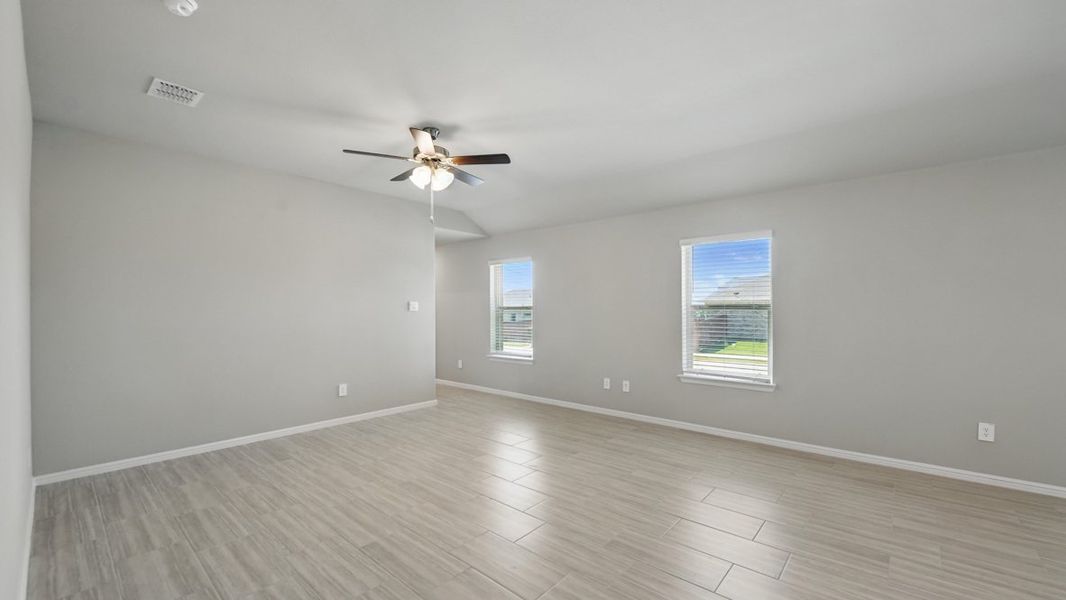 Spacious, unfurnished interior of a new home in Springhill South, Boyd (Image 20).