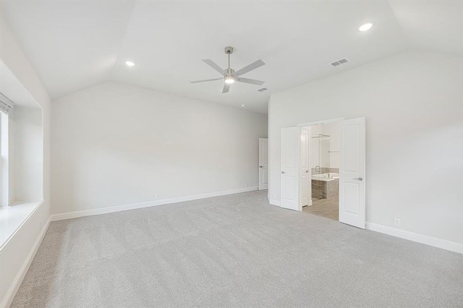 Spacious, unfurnished interior of a new home in Villages of Walnut Grove, Midlothian (Image 34).