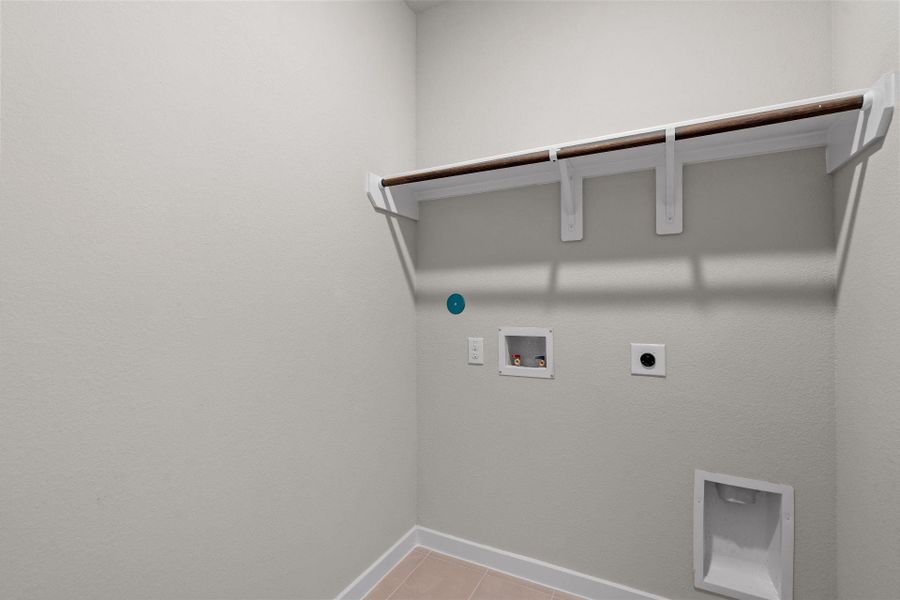 Spacious, unfurnished interior of a new home in Westridge Cove, Panorama Village (Image 22).