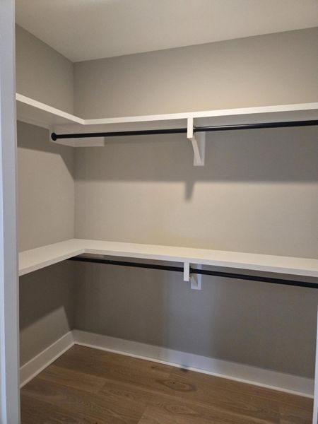 Spacious, unfurnished interior of a new home in , Charleston (Image 6).