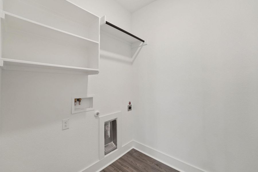 Spacious, unfurnished interior of a new home in Avery Centre, Round Rock (Image 24).