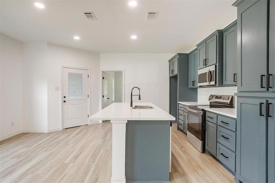 Furnished interior view inside a new home in , Granbury (Image 8).