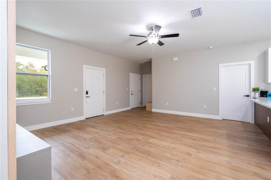 Spacious, unfurnished interior of a new home in , Ocklawaha (Image 36).