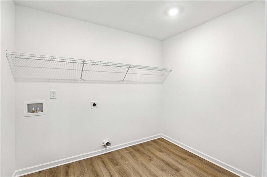 Spacious, unfurnished interior of a new home in Eastlyn Crossing, Flowery Branch (Image 22).