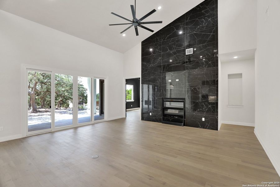 Spacious, unfurnished interior of a new home in , Bulverde (Image 26).