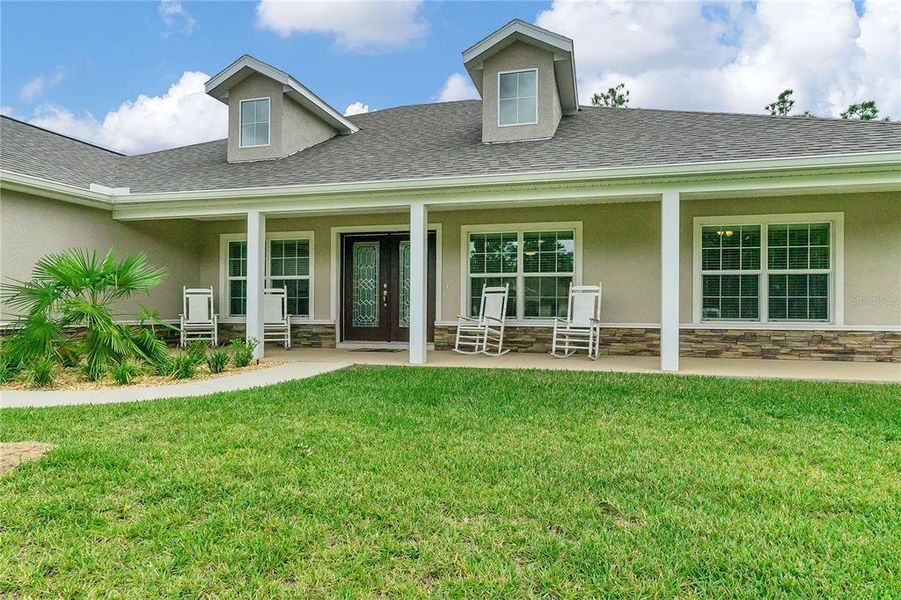 Exterior details and patio area of a home in , Beverly Hills (Image 1). Exterior details and patio area of a home in , Beverly Hills (Image 1).