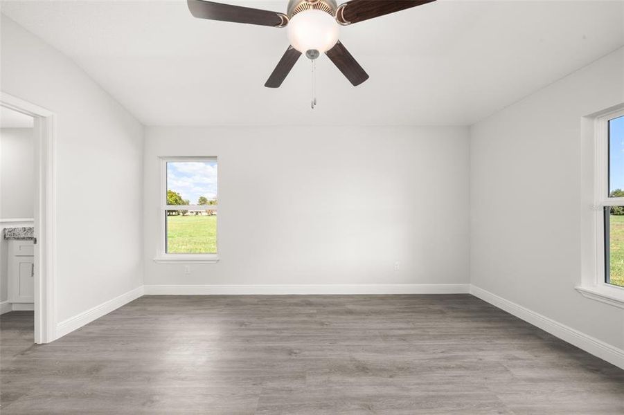 Spacious, unfurnished interior of a new home in , Sebring (Image 34).
