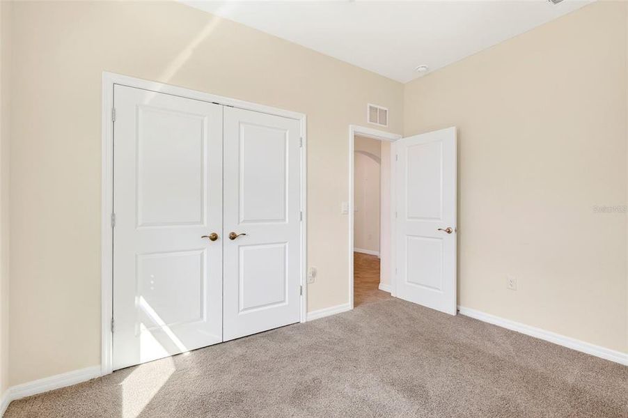 Spacious, unfurnished interior of a new home in , Ocala (Image 24).
