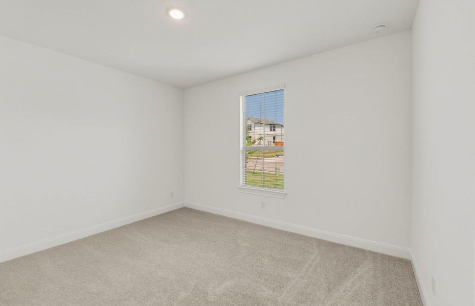 Spacious, unfurnished interior of a new home in Saddleback at Santa Rita Ranch, Liberty Hill (Image 17).