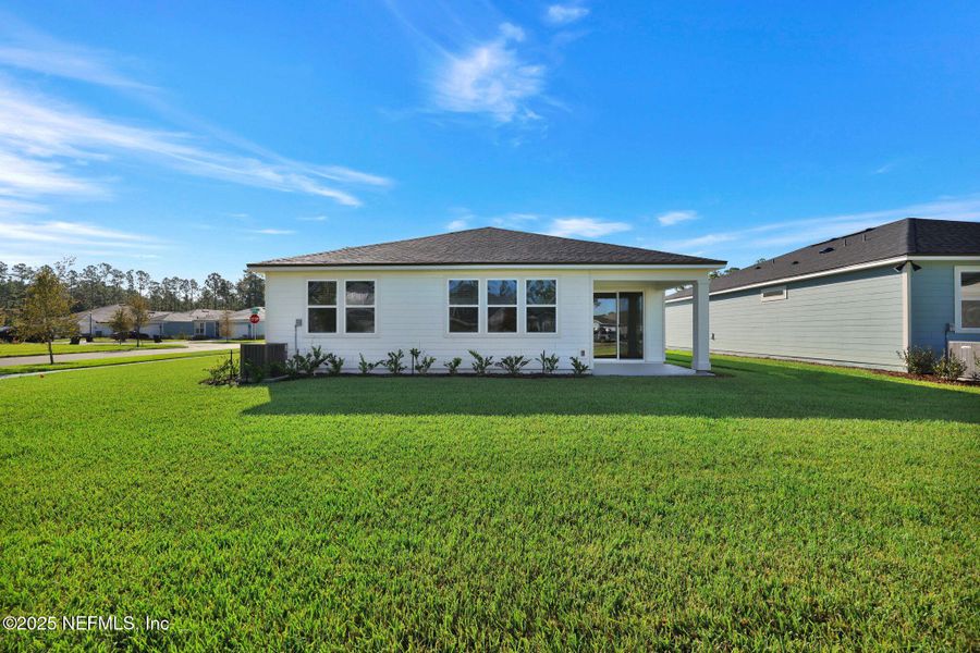 Exterior details and patio area of a home in Bradley Creek, Green Cove Springs (Image 26).