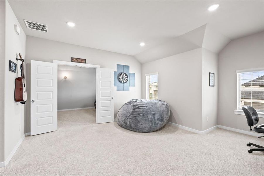 Furnished interior view inside a new home in Eastridge, McKinney (Image 8).