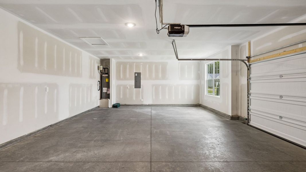 Spacious, unfurnished interior of a new home in Reserve at Hickory Ridge, Columbia (Image 47).