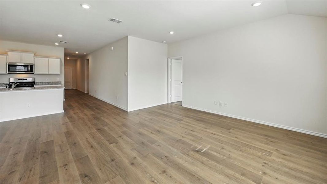 Spacious, unfurnished interior of a new home in Sanger Circle, Sanger (Image 31).