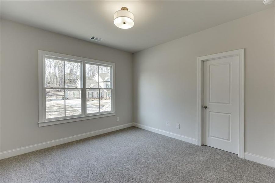 Spacious, unfurnished interior of a new home in , Bishop (Image 36).
