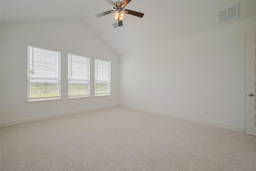 Spacious, unfurnished interior of a new home in Lago Mar, La Marque (Image 32).