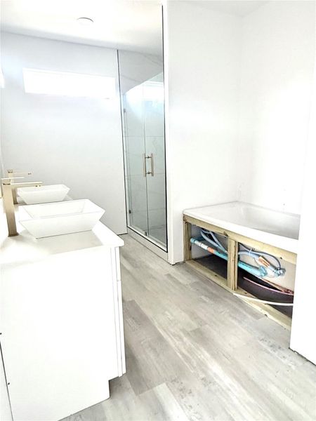 Furnished interior view inside a new home in , Cleveland (Image 6).