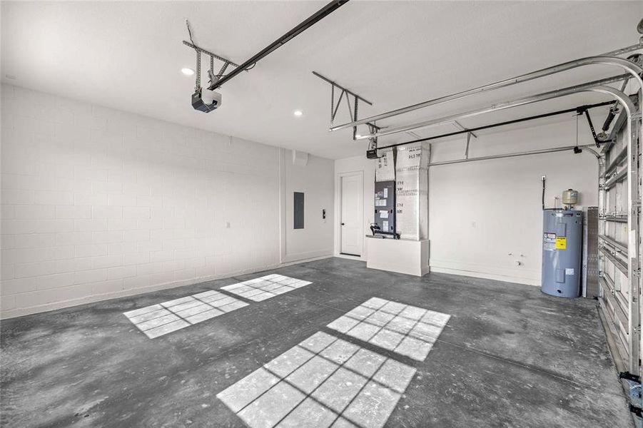 Spacious, unfurnished interior of a new home in , Ocala (Image 25).