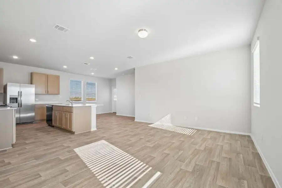 Spacious, unfurnished interior of a new home in Harvest Ridge, Elgin (Image 13).