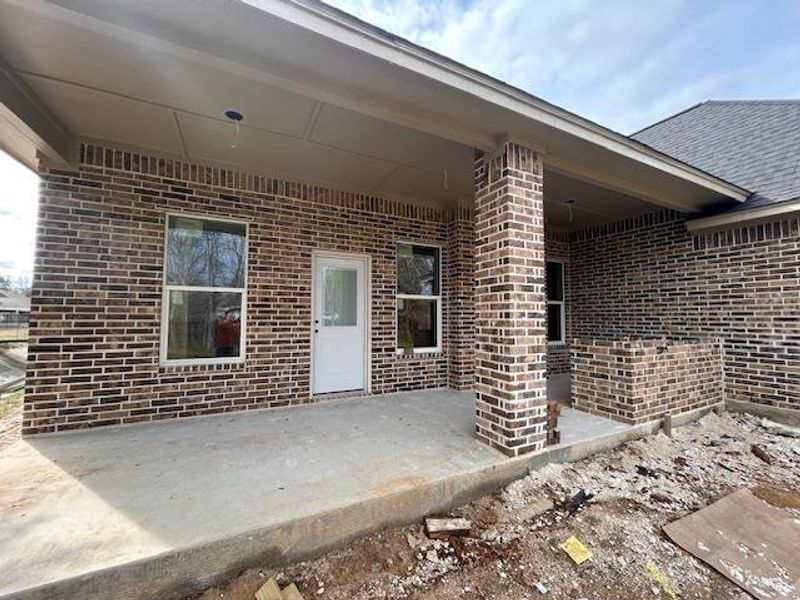 Exterior details and patio area of a home in , Beaumont (Image 4).
