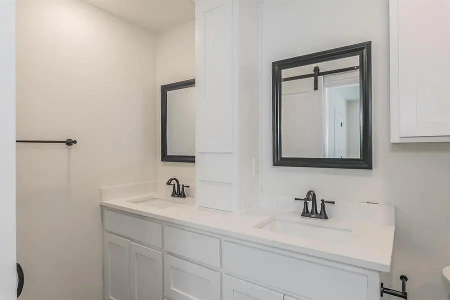 Furnished interior view inside a new home in , Alvarado (Image 4).