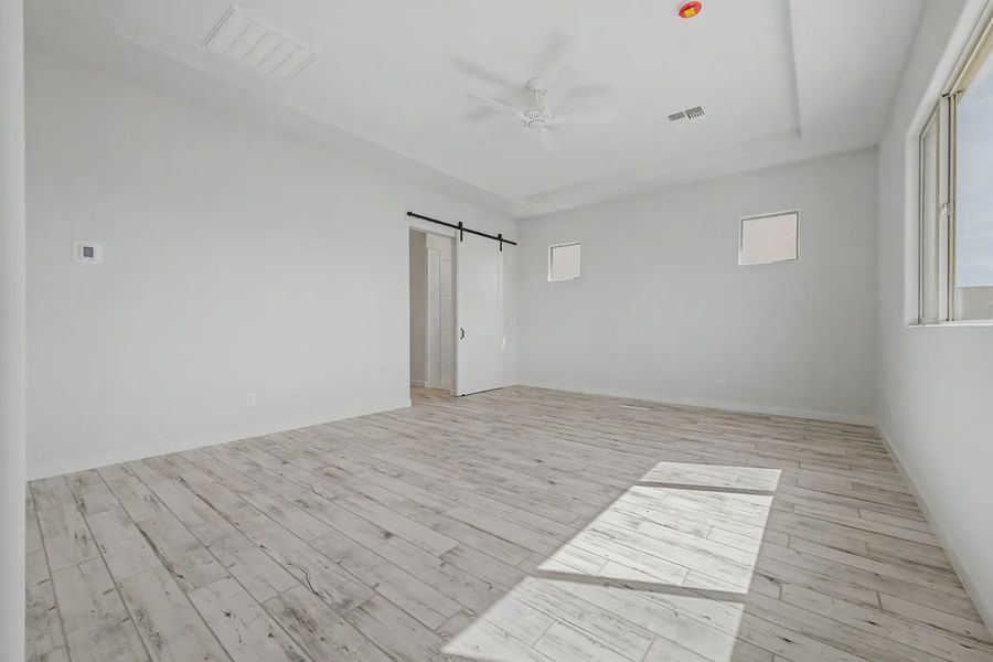 Spacious, unfurnished interior of a new home in Valencia at Granite Vista, Waddell (Image 20). Spacious, unfurnished interior of a new home in Valencia at Granite Vista, Waddell (Image 20).